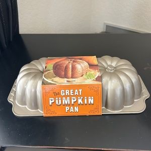 William Sonoma Nordic Ware 3D Pumpkin Pan. NWT